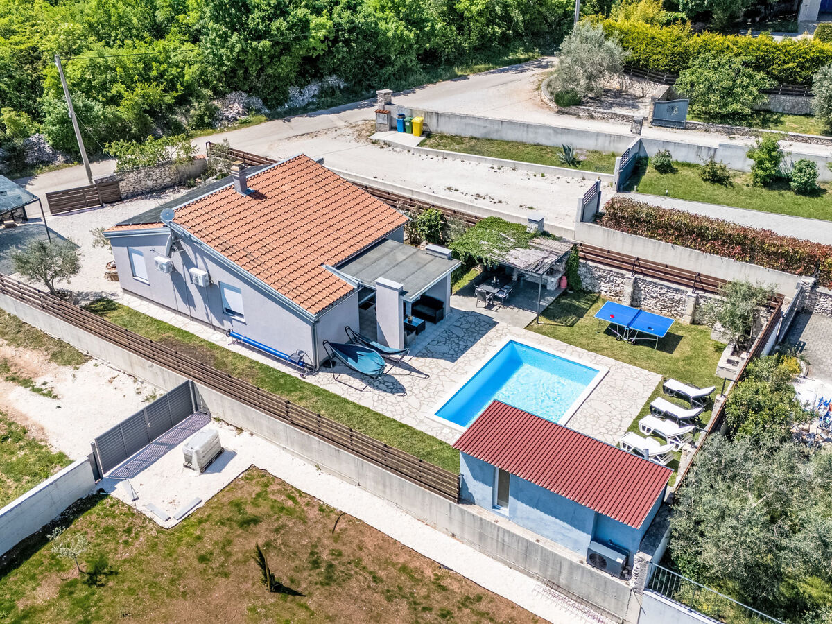 Villa indépendante avec piscine chauffée à Rakalj - Photo 6