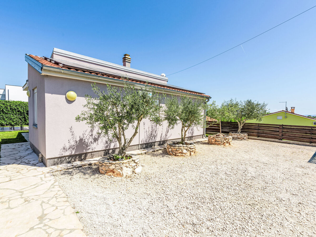 Villa indépendante avec piscine chauffée à Rakalj - Photo 12
