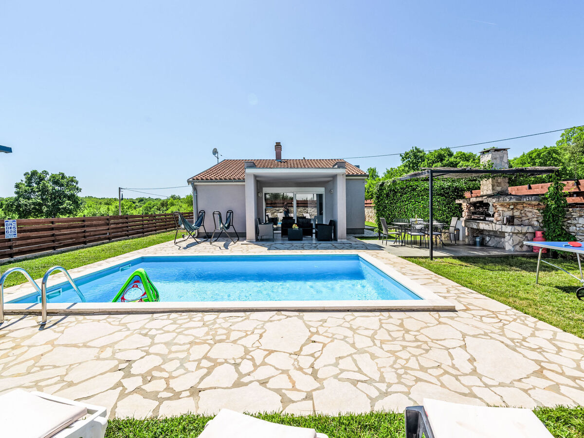 Villa indépendante avec piscine chauffée à Rakalj - Photo 21