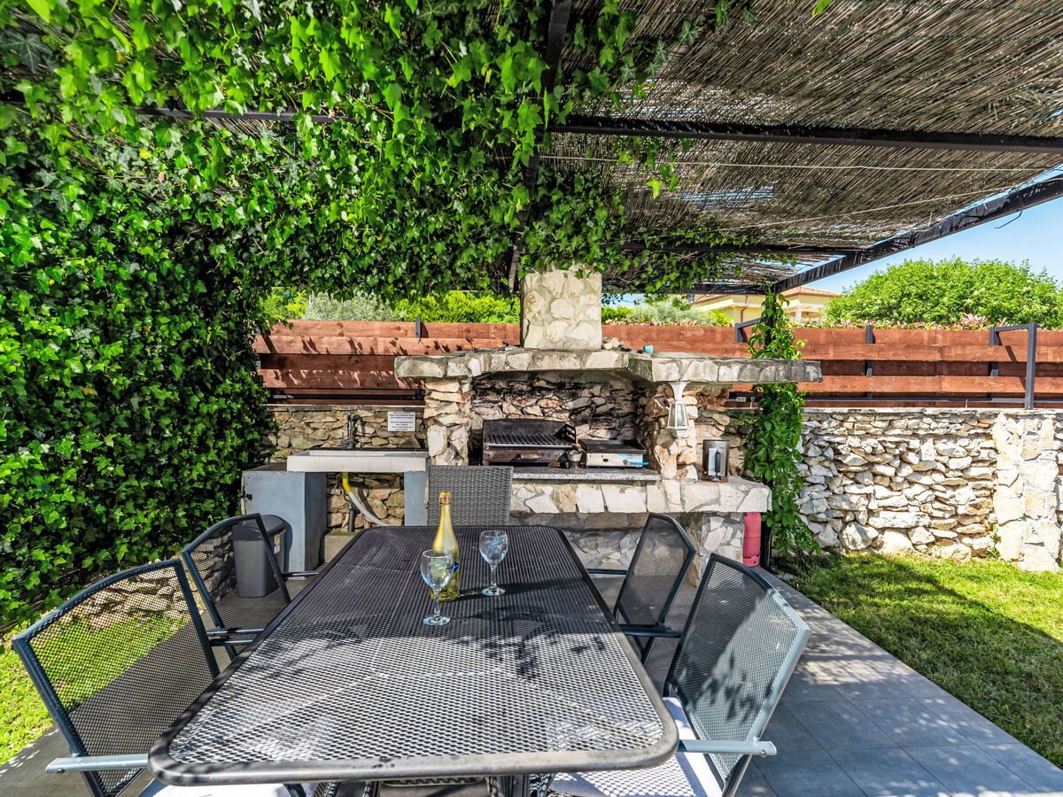 Villa indépendante avec piscine chauffée à Rakalj - Photo 72