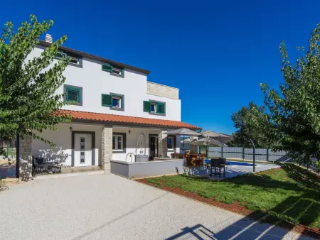 Maison Kuca Renata avec piscine privée à Barban