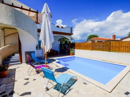 Kuća Paulotta, maison avec piscine privée à Barban