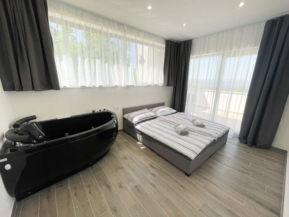 Maison Crikvenica, terrasse, jardin et spa privatif - Photo 17