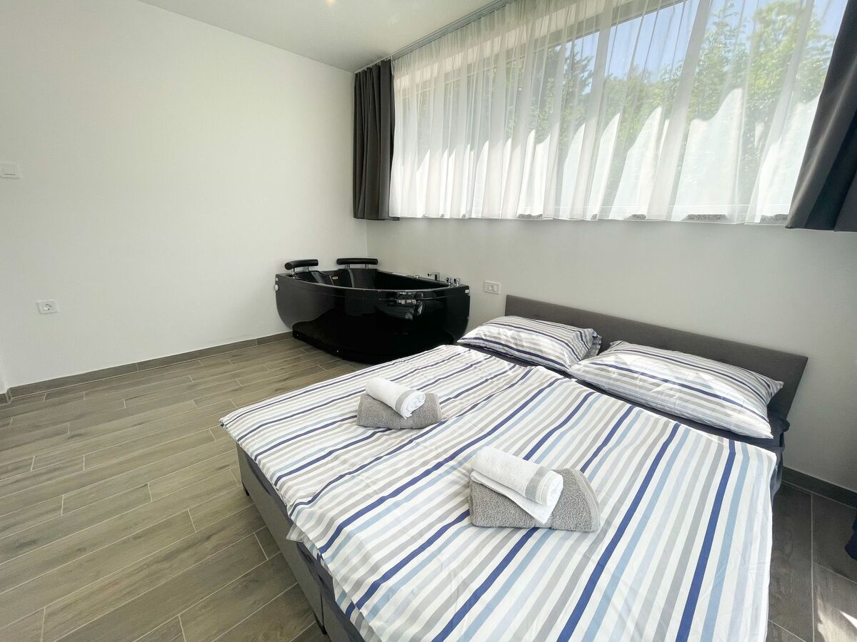 Maison Crikvenica, terrasse, jardin et spa privatif - Photo 19