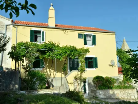 Stivan, maison d'époque restaurée face à la mer