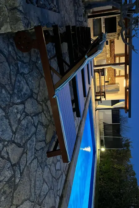 Location maison à Posedarje, in Posedarje mit großem Garten