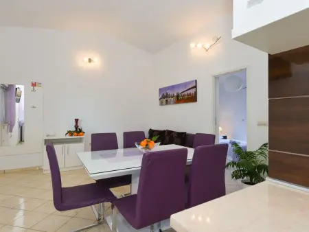 Maison avec terrasses près du bois à Vir : photo 8