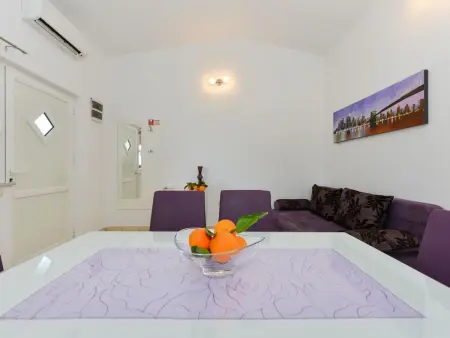 Maison avec terrasses près du bois à Vir : photo 9