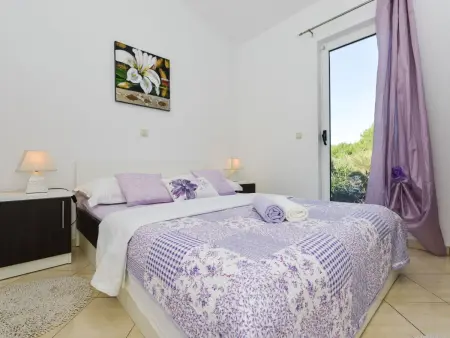 Maison avec terrasses près du bois à Vir : photo 15