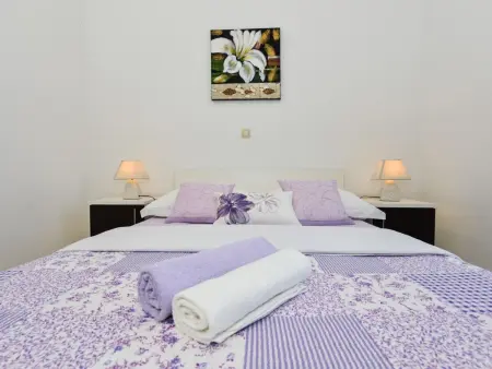Maison avec terrasses près du bois à Vir : photo 16
