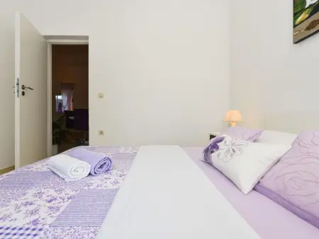 Maison avec terrasses près du bois à Vir : photo 18