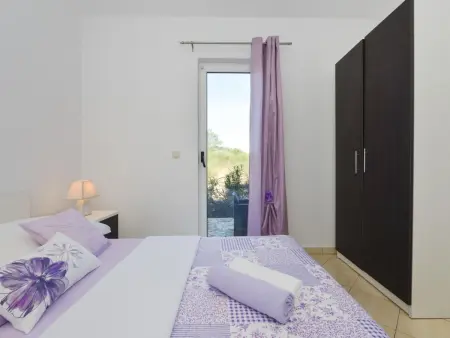 Maison avec terrasses près du bois à Vir : photo 20