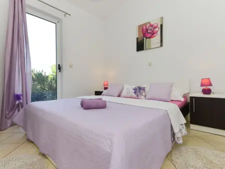 Maison avec terrasses près du bois à Vir : photo 21