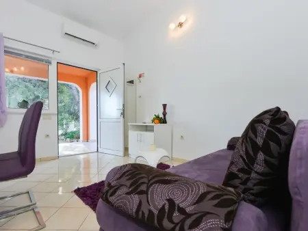 Maison avec terrasses près du bois à Vir : photo 22