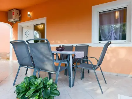 Maison avec terrasses près du bois à Vir : photo 32