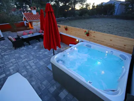House Peša à Vir : maison 8 pers., jardin & jacuzzi : photo 4