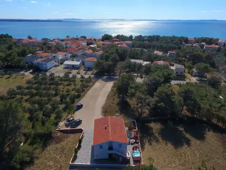 House Peša à Vir : maison 8 pers., jardin & jacuzzi : photo 8
