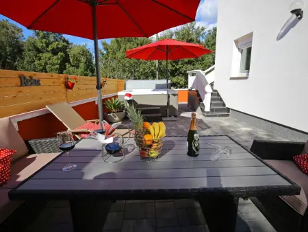 House Peša à Vir : maison 8 pers., jardin & jacuzzi : photo 9