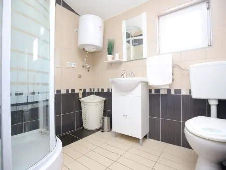 House Peša à Vir : maison 8 pers., jardin & jacuzzi : photo 26