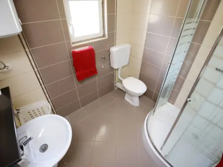 House Peša à Vir : maison 8 pers., jardin & jacuzzi : photo 37