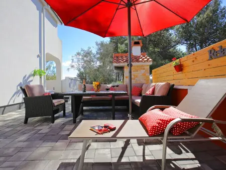 House Peša à Vir : maison 8 pers., jardin & jacuzzi : photo 40