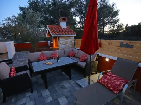 House Peša à Vir : maison 8 pers., jardin & jacuzzi : photo 44