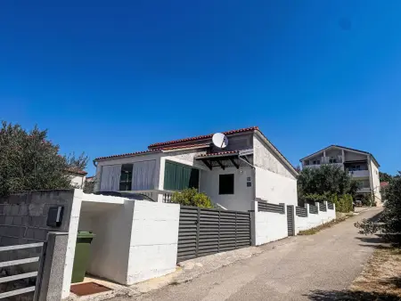 Maison 6 personnes avec terrasse couverte et vue mer à Drage