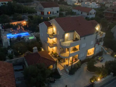 Villa Kos Murter : 22 personnes, piscine chauffée