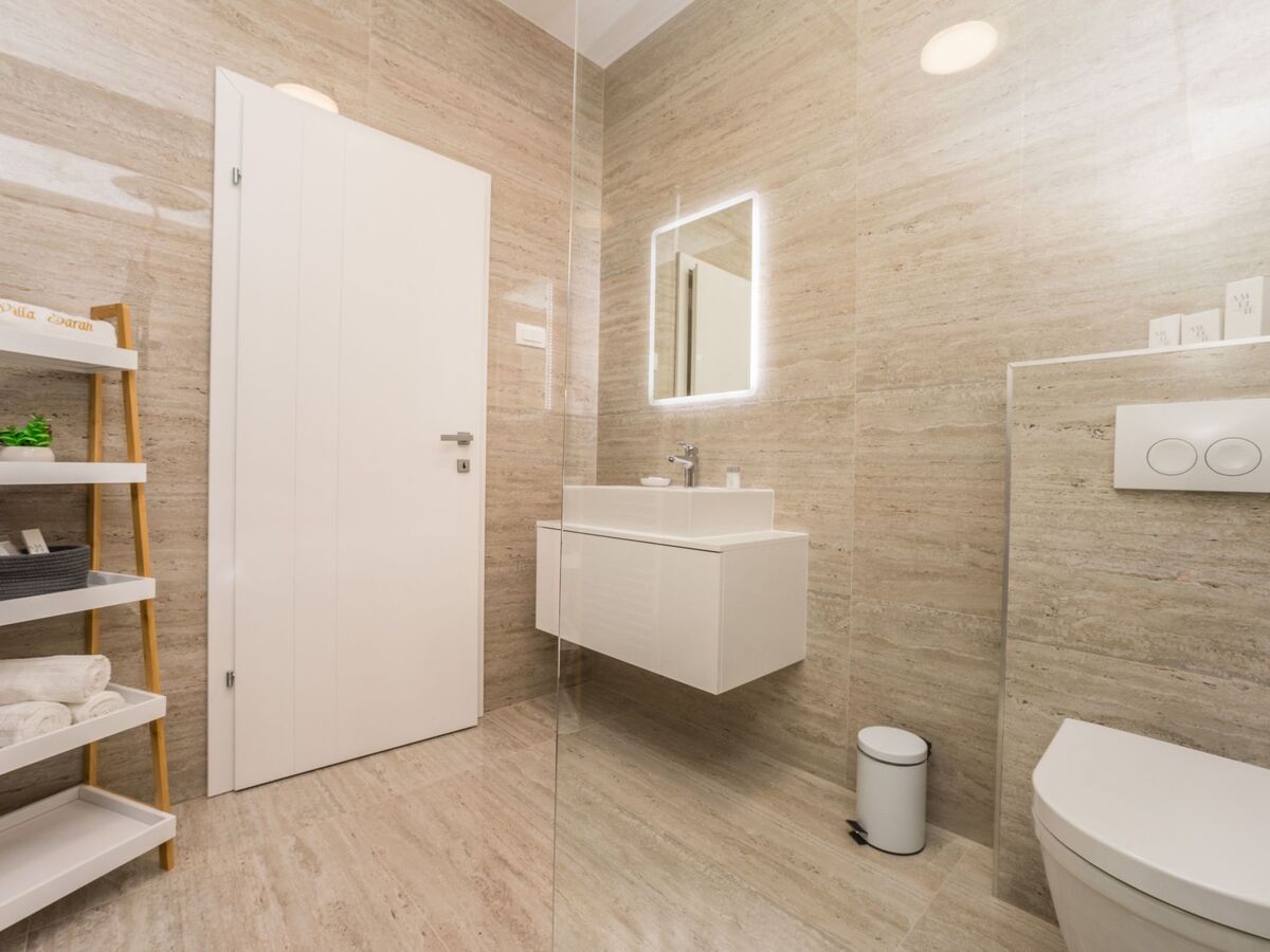Maison David à Vodice : piscine privée, 7 places - Photo 8