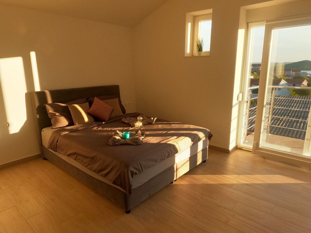Villa Lotti à Bilice : 5 appartements, piscine chauffée et vue mer - Photo 5