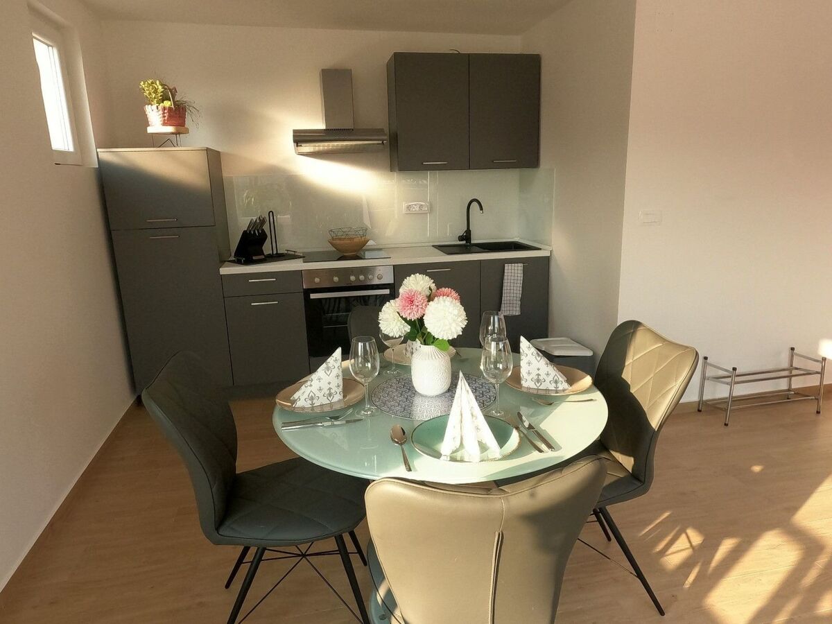 Villa Lotti à Bilice : 5 appartements, piscine chauffée et vue mer - Photo 8