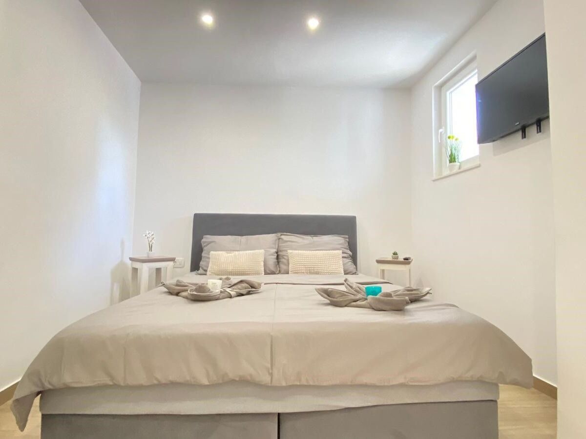 Villa Lotti à Bilice : 5 appartements, piscine chauffée et vue mer - Photo 11