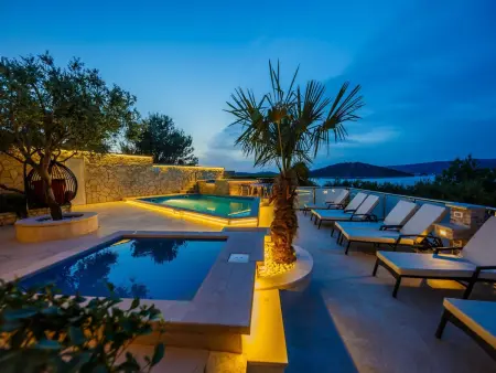 Location maison à Rogoznica Ražanj, Strandnahes Ferienhaus mit Garten in Ražanj