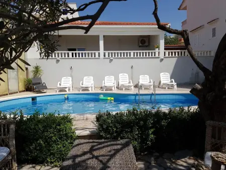 Bungalow 5 pers. à Sevid, piscine partagée et plage à 50 m