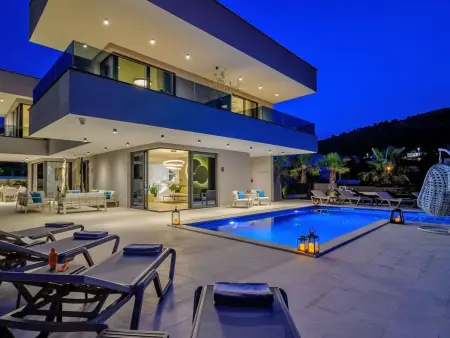 Villa Lucy Lemon – Maison 8 pers. avec piscine à Marina