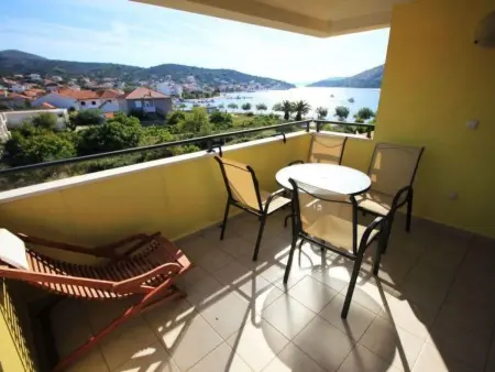 Location appartement à Vinišće, im Dachgeschoss