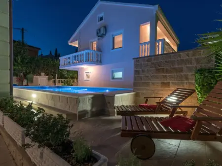 Location maison à Trogir, Ferienvilla direkt am Strand