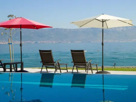 Villa Paradise, maison 8 pers. avec piscine chauffée à Trogir
