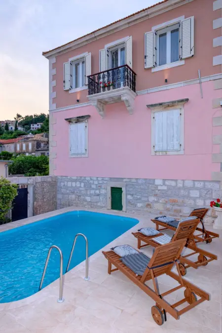 Villa Radovani, maison waterfront avec piscine à Jelsa : photo 7