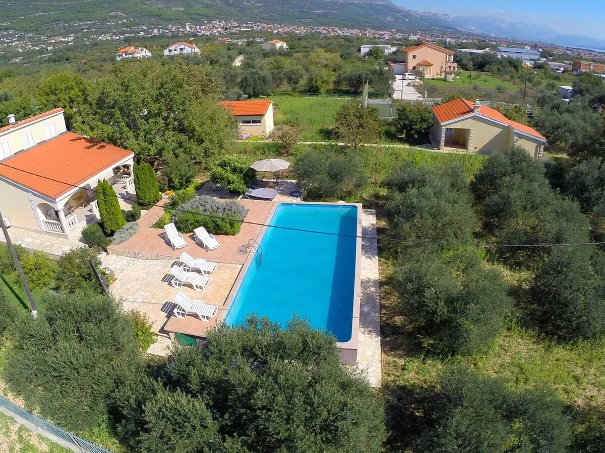 Villa Green Oasis à Kaštel Novi : 10 personnes, piscine & jardin 4000 m² - Photo 2