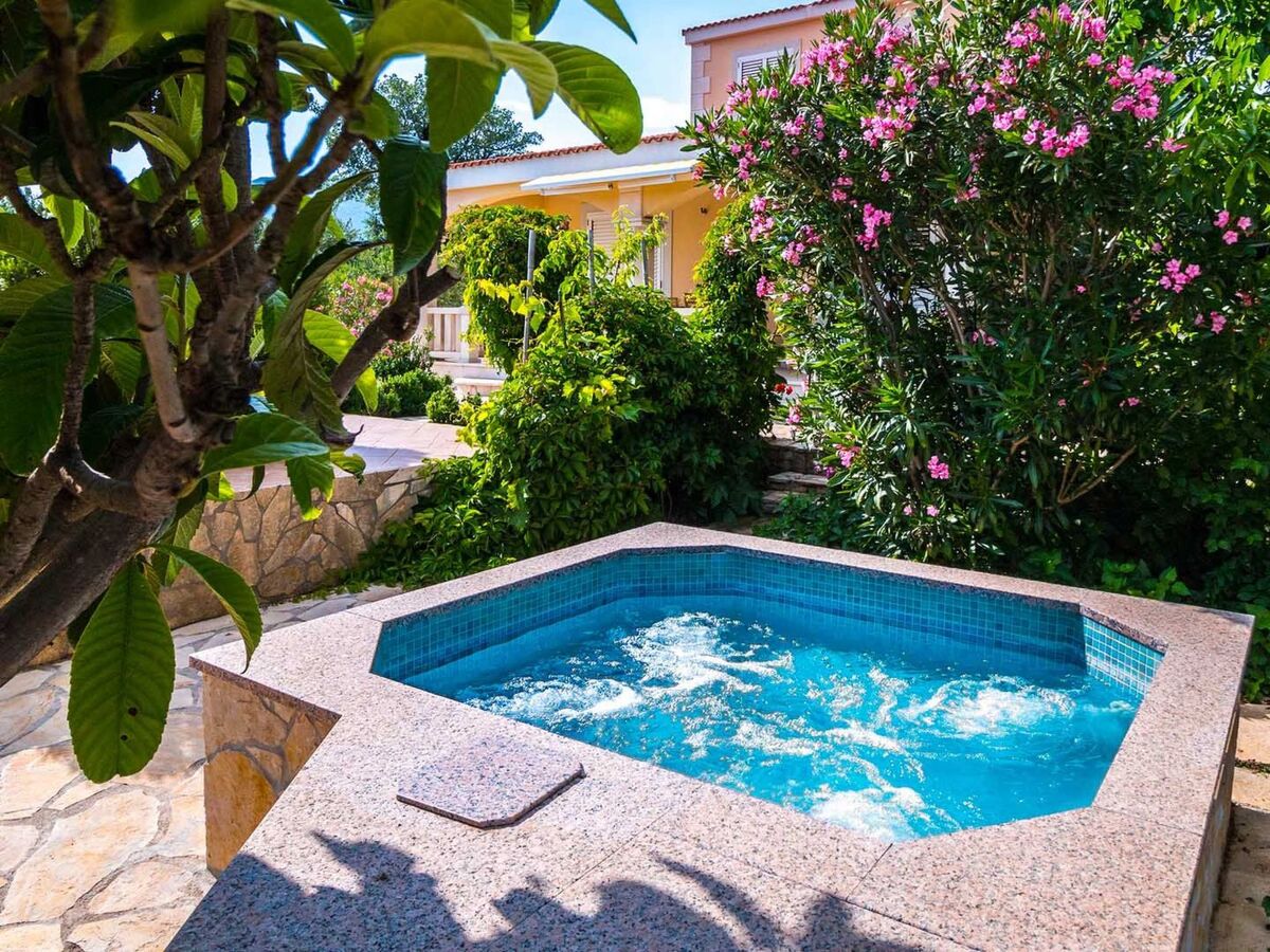 Villa Green Oasis à Kaštel Novi : 10 personnes, piscine & jardin 4000 m² - Photo 5
