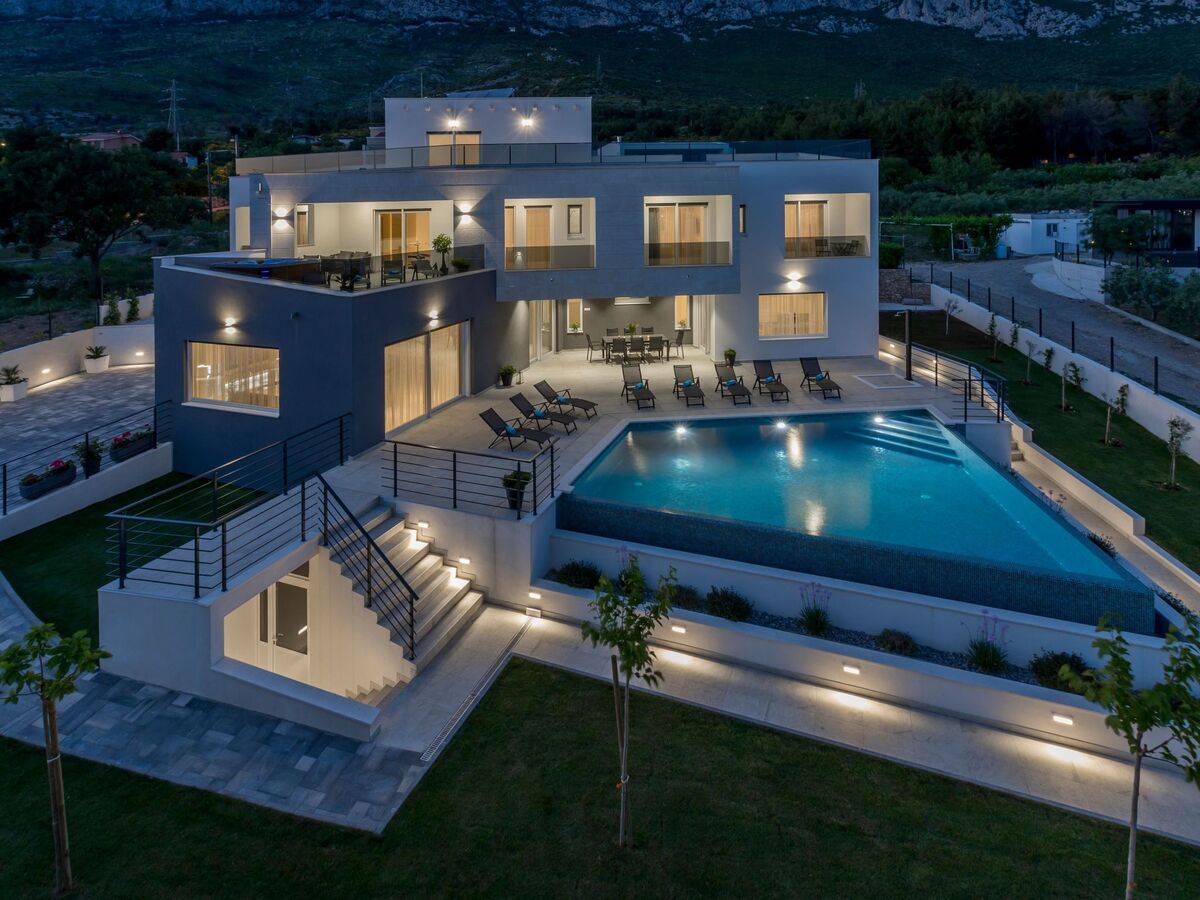 Villa Meri - Maison 1100 m² piscine chauffée Kaštel Sućurac - Photo 1