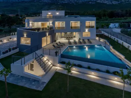 Villa Meri - Maison 1100 m² piscine chauffée Kaštel Sućurac
