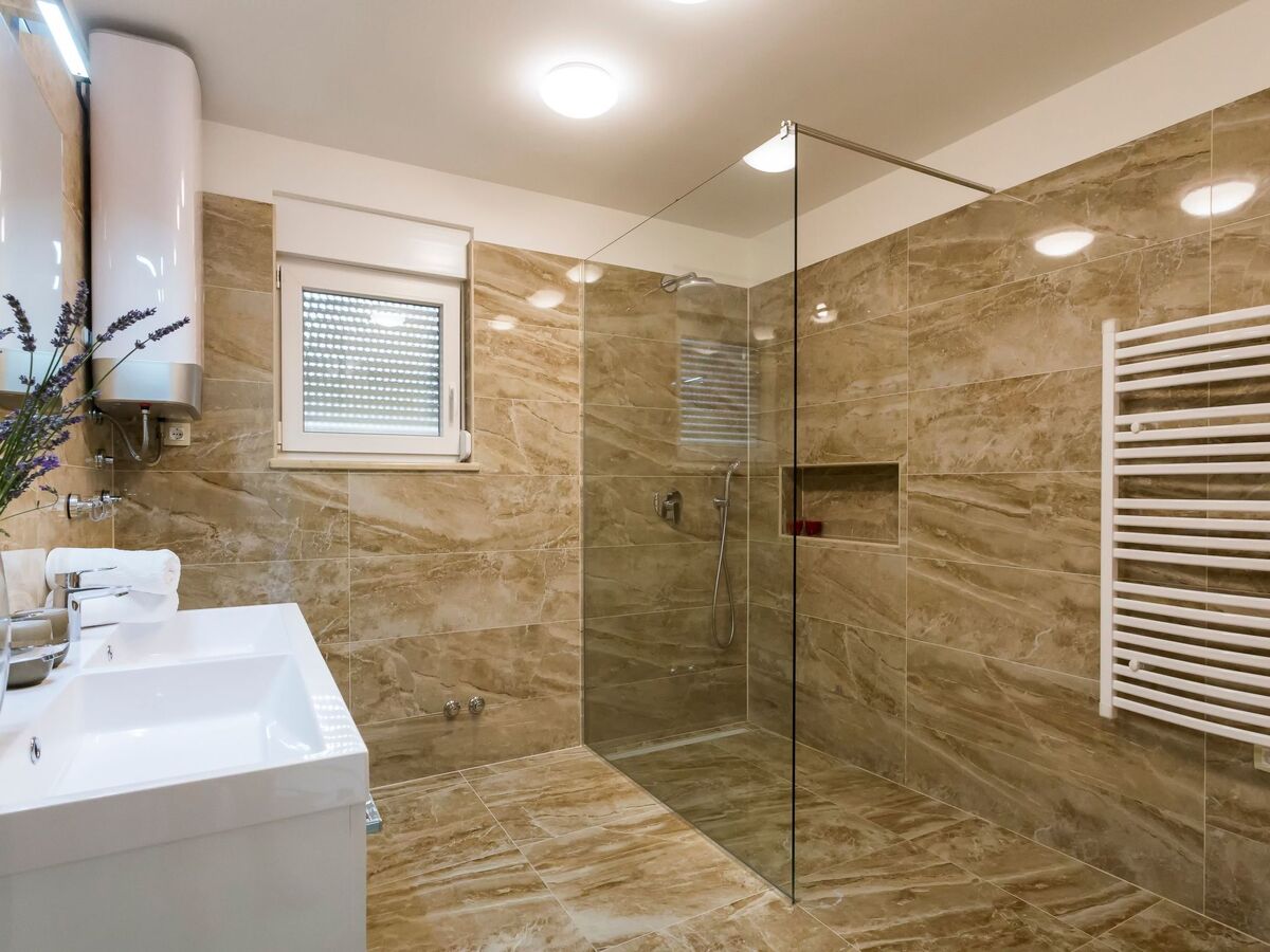 Maison Stobreč avec piscine chauffée privée, 250m de la plage - Photo 36