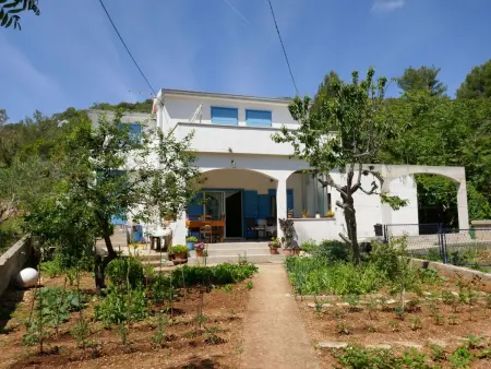 Maison île de Šolta, 70 m de la plage