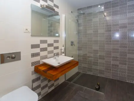 Villa Puntien à Drvenik : 6 chambres, piscine privée, 10m de la mer : photo 23
