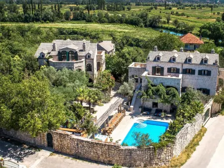 Landgut Luica Dvori – Maison 20 pers., piscine : photo 2