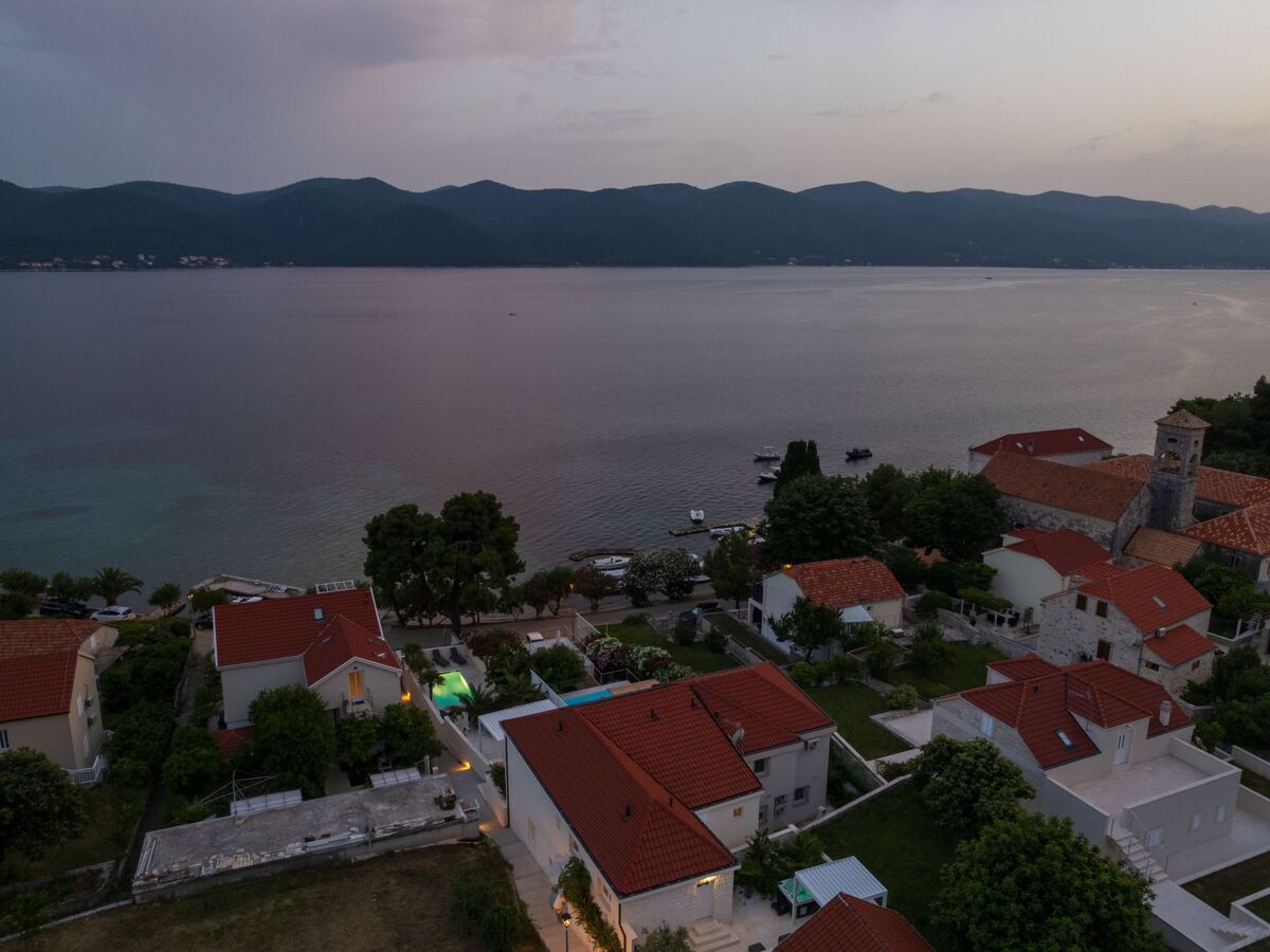 Villa Suartini Viganj : maison piscine en bord de mer - Photo 12