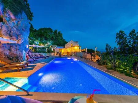Location maison à Dubrovnik Mlini, Astonoshing Villa Stone mit beheiztem Pool in Mlini