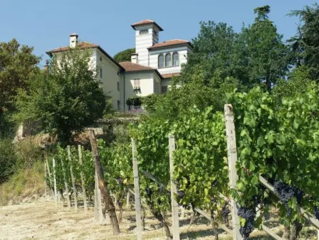 Location appartement à Ovada, Wohnung mit Schwimmbad